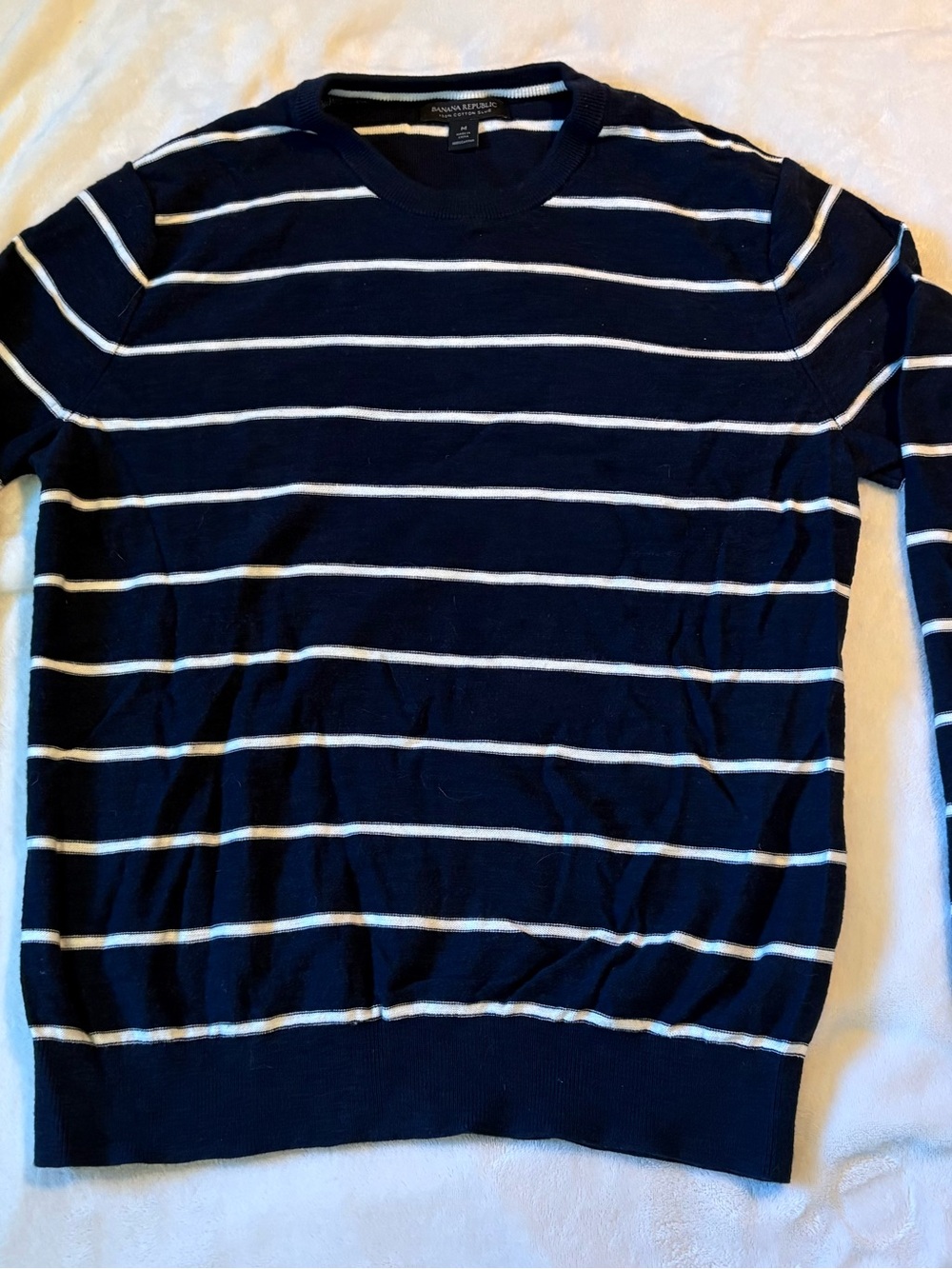 Banana Republic Men’s Navy and White Striped Crewneck Sweater in Medium
